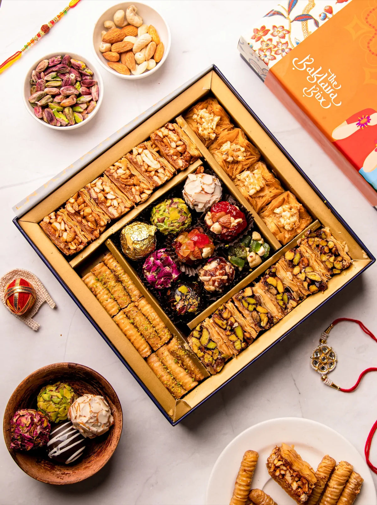 ANAND Royal Assorted Sweets Festive Gift Pack, Authentic Pure Ghee Indian  Mithai Box, Kaju Katli, Coconut Burfi, Baklava, Soan Papdi, Aam Papad |  Wedding, Diwali, Rakhi Gift Pack (375g) : Amazon.in: Grocery